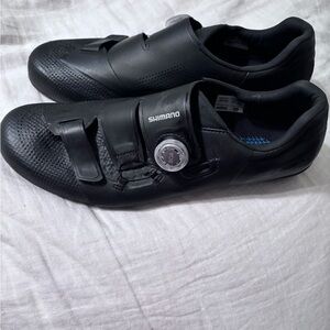 Shimano RC5 Men’s Lightweight Black Cycling Shoes with BOA Dial and Strap